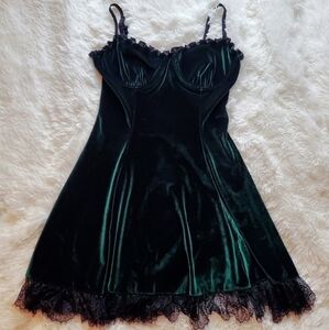 dolls kill ☆ green velvet short dress w/ black lace trim